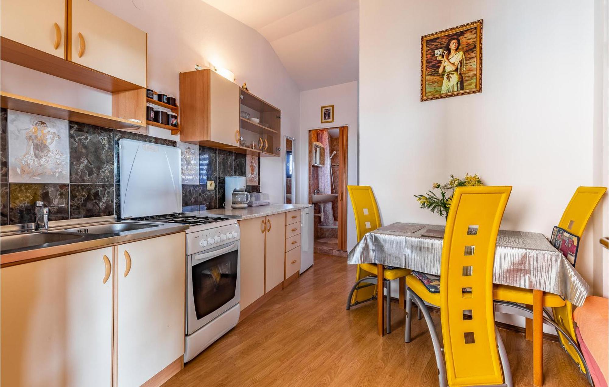1 Bedroom Awesome Apartment In Ližnjan 外观 照片