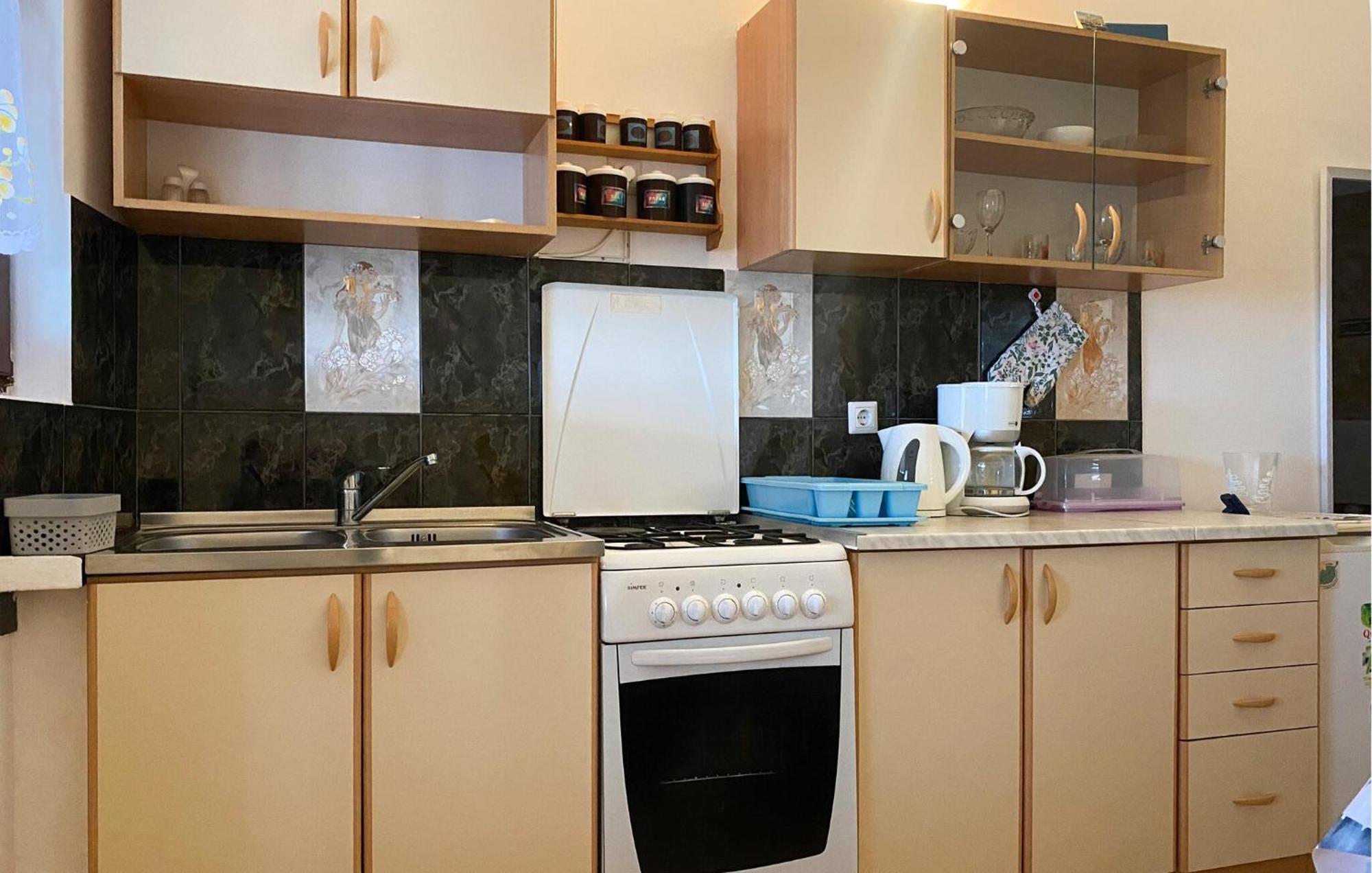 1 Bedroom Awesome Apartment In Ližnjan 外观 照片