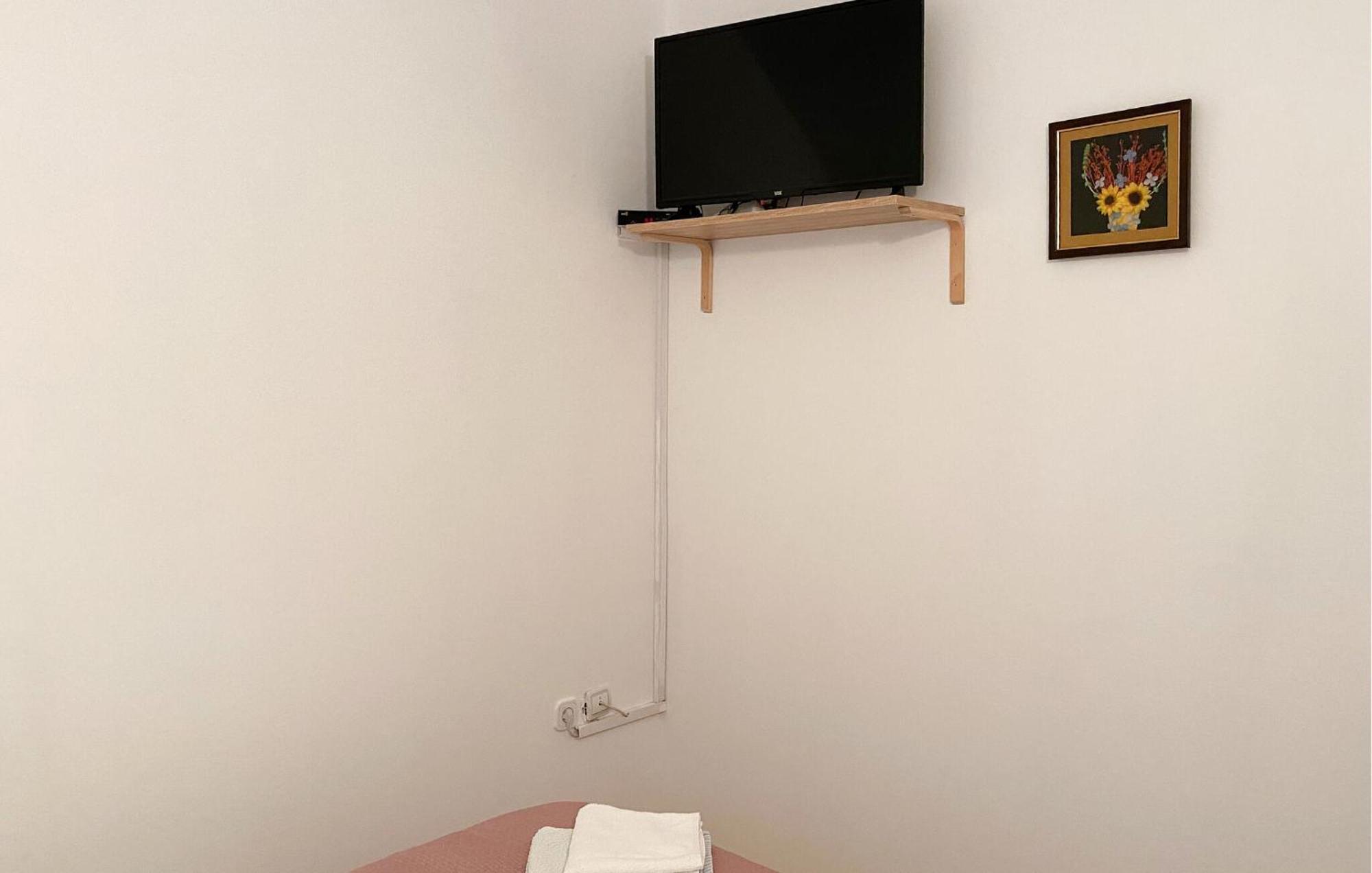 1 Bedroom Awesome Apartment In Ližnjan 外观 照片