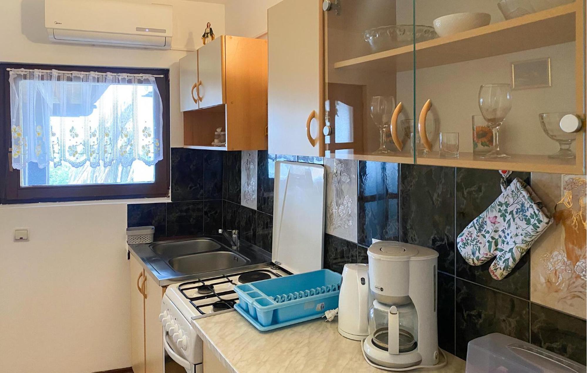 1 Bedroom Awesome Apartment In Ližnjan 外观 照片